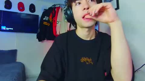 Snapshot of t0n3r chatting on 25, 9, 2025 TONER online show from 25, 9, 2025