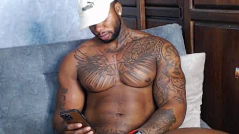 Tairon Tucke online show from 22, 1, 2025