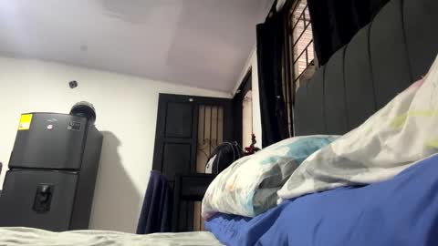 Snapshot of talianavega chatting on 4, 12, 2025 tali online show from 4, 12, 2025