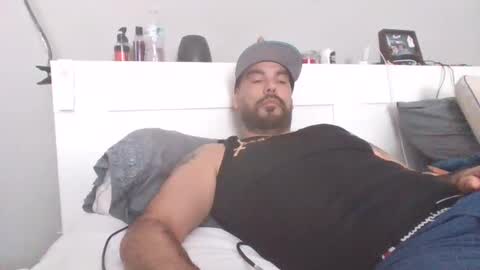 Snapshot of talllatino310 chatting on 26, 2, 2025 talllatino310 online show from 26, 2, 2025