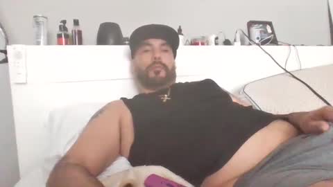 Snapshot of talllatino310 chatting on 28, 2, 2025 talllatino310 online show from 28, 2, 2025