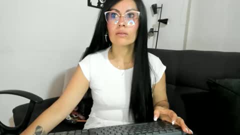 Snapshot of tania_mature chatting on 7, 5, 2026 tania online show from 7, 5, 2026