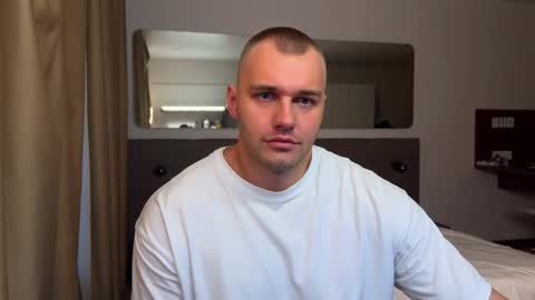 Snapshot of tasty_justin chatting on 19, 9, 2025 My shows 2100500 UTC3 online show from 19, 9, 2025