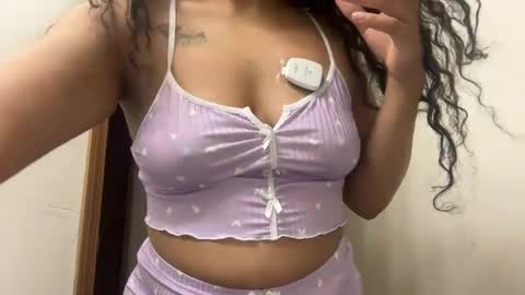 Snapshot of tatiannatease chatting on 5, 3, 2025 Tatianna Marie online show from 5, 3, 2025