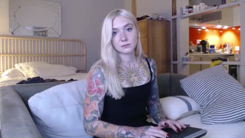 Snapshot of tattoobbgirl chatting on 7, 2, 2025 tattoobbgirl online show from 7, 2, 2025