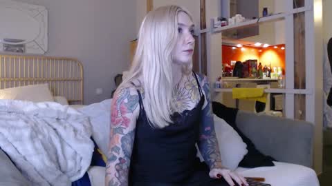 Snapshot of tattoobbgirl chatting on 10, 2, 2025 tattoobbgirl online show from 10, 2, 2025
