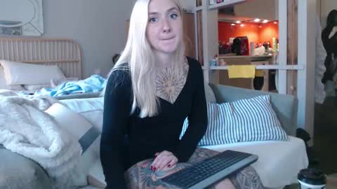 Snapshot of tattoobbgirl chatting on 12, 2, 2025 tattoobbgirl online show from 12, 2, 2025