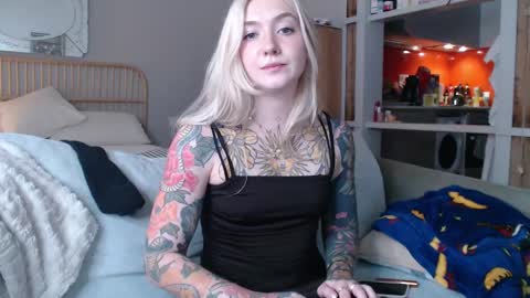 Snapshot of tattoobbgirl chatting on 20, 2, 2025 tattoobbgirl online show from 20, 2, 2025