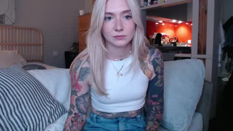 Snapshot of tattoobbgirl chatting on 1, 3, 2025 tattoobbgirl online show from 1, 3, 2025