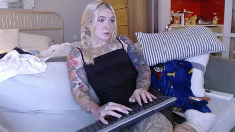 Snapshot of tattoobbgirl chatting on 5, 3, 2025 tattoobbgirl online show from 5, 3, 2025