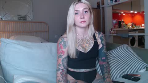 Snapshot of tattoobbgirl chatting on 7, 3, 2025 tattoobbgirl online show from 7, 3, 2025