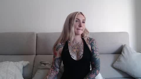 Snapshot of tattoobbgirl chatting on 16, 9, 2025 tattoobbgirl online show from 16, 9, 2025