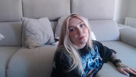 Snapshot of tattoobbgirl chatting on 17, 9, 2025 tattoobbgirl online show from 17, 9, 2025