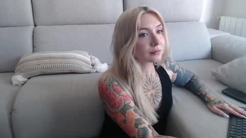 Snapshot of tattoobbgirl chatting on 19, 9, 2025 tattoobbgirl online show from 19, 9, 2025