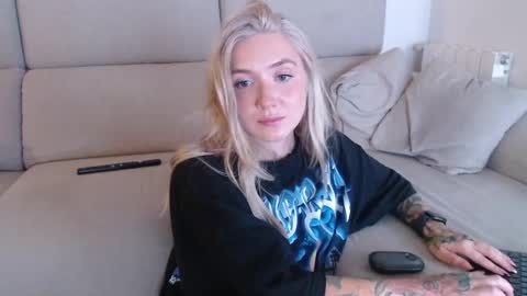 Snapshot of tattoobbgirl chatting on 27, 9, 2025 tattoobbgirl online show from 27, 9, 2025