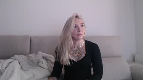 Snapshot of tattoobbgirl chatting on 30, 9, 2025 tattoobbgirl online show from 30, 9, 2025