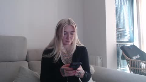 Snapshot of tattoobbgirl chatting on 15, 10, 2025 tattoobbgirl online show from 15, 10, 2025