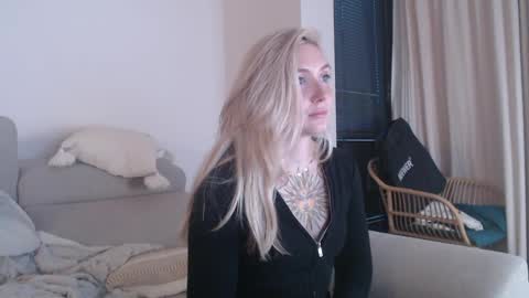 Snapshot of tattoobbgirl chatting on 25, 10, 2025 tattoobbgirl online show from 25, 10, 2025