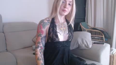 Snapshot of tattoobbgirl chatting on 31, 10, 2025 tattoobbgirl online show from 31, 10, 2025
