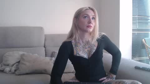 Snapshot of tattoobbgirl chatting on 3, 11, 2025 tattoobbgirl online show from 3, 11, 2025