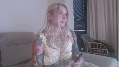 Snapshot of tattoobbgirl chatting on 7, 11, 2025 tattoobbgirl online show from 7, 11, 2025