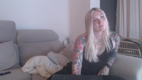 Snapshot of tattoobbgirl chatting on 15, 11, 2025 tattoobbgirl online show from 15, 11, 2025