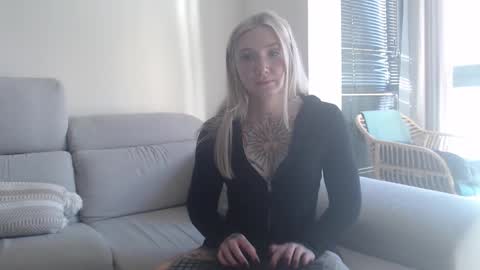 Snapshot of tattoobbgirl chatting on 17, 11, 2025 tattoobbgirl online show from 17, 11, 2025