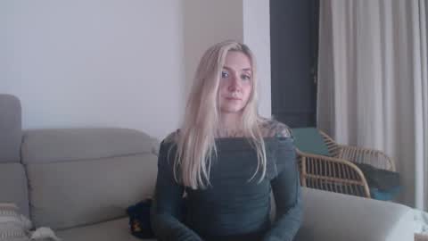 Snapshot of tattoobbgirl chatting on 19, 11, 2025 tattoobbgirl online show from 19, 11, 2025