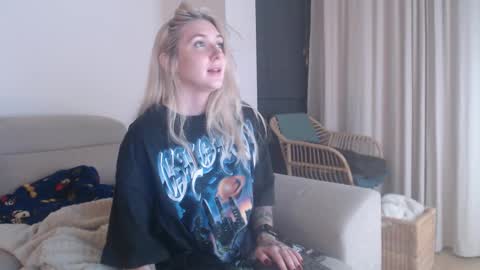 Snapshot of tattoobbgirl chatting on 23, 11, 2025 tattoobbgirl online show from 23, 11, 2025