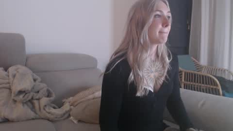 Snapshot of tattoobbgirl chatting on 26, 11, 2025 tattoobbgirl online show from 26, 11, 2025