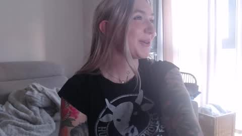 Snapshot of tattoobbgirl chatting on 28, 11, 2025 tattoobbgirl online show from 28, 11, 2025