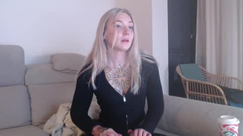 Snapshot of tattoobbgirl chatting on 4, 12, 2025 tattoobbgirl online show from 4, 12, 2025