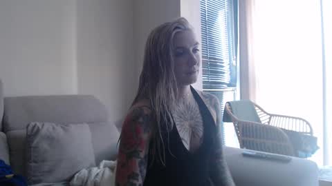 Snapshot of tattoobbgirl chatting on 17, 12, 2025 tattoobbgirl online show from 17, 12, 2025