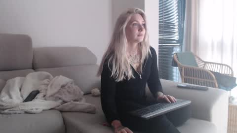 Snapshot of tattoobbgirl chatting on 18, 12, 2025 tattoobbgirl online show from 18, 12, 2025