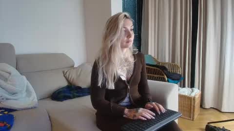 Snapshot of tattoobbgirl chatting on 15, 1, 2026 tattoobbgirl online show from 15, 1, 2026