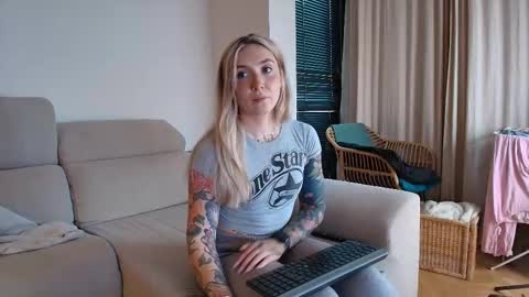 Snapshot of tattoobbgirl chatting on 17, 1, 2026 tattoobbgirl online show from 17, 1, 2026