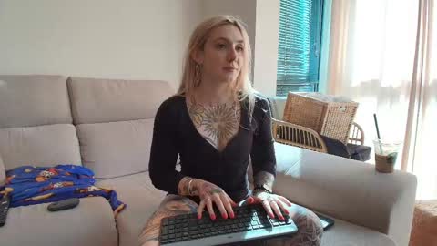 tattoobbgirl online show from 1, 5, 2026