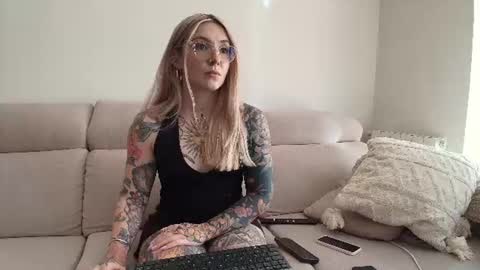tattoobbgirl online show from 4, 7, 2026