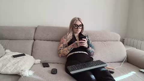 tattoobbgirl online show from 14, 7, 2026
