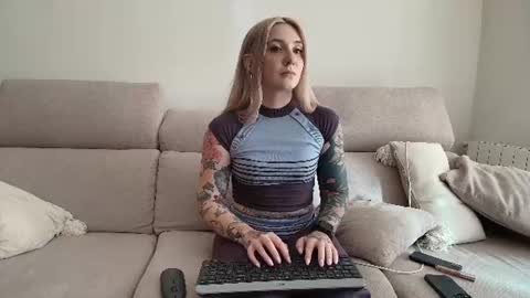 tattoobbgirl online show from 27, 7, 2026
