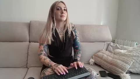 tattoobbgirl online show from 28, 7, 2026