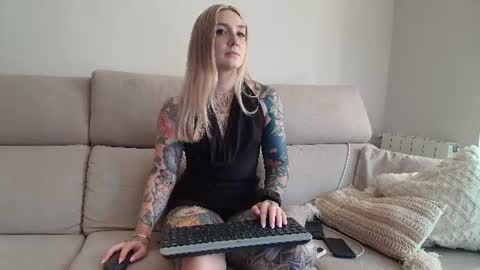 tattoobbgirl online show from 28, 7, 2026