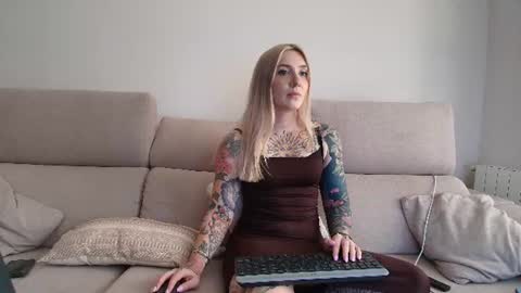 tattoobbgirl online show from 1, 8, 2026