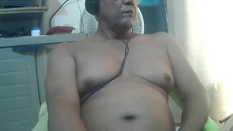 Snapshot of tavo58 chatting on 21, 2, 2025 alvarito online show from 21, 2, 2025