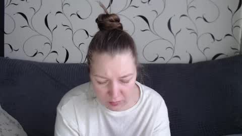 Snapshot of taxxxu chatting on 25, 11, 2025 Diana online show from 25, 11, 2025