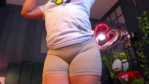 Taylor Bennet online show from 21, 2, 2025