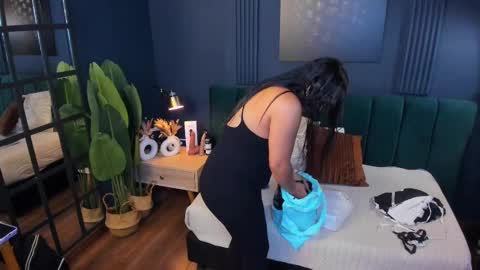 Taylor Bennet online show from 22, 2, 2025