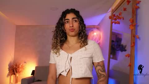 Snapshot of taylormich1 chatting on 27, 10, 2025 taylormichell online show from 27, 10, 2025