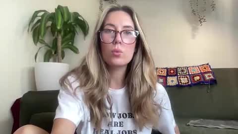 Taylor online show from 16, 9, 2025