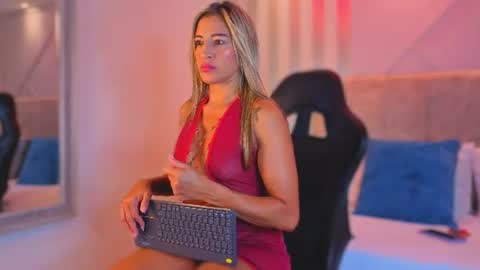 Snapshot of tayra_pradit chatting on 25, 7, 2026 tayra online show from 25, 7, 2026